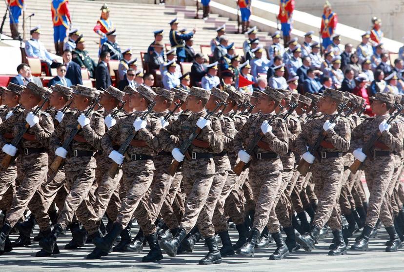 Төрийн далбааны өдөрт зориулсан цэргийн ёслол хүндэтгэлийн ажиллагааны нэгдсэн бэлтгэл үргэлжилж байна
