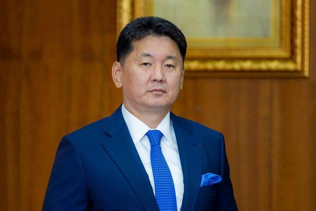 Монгол Улсын Ерөнхийлөгч У.Хүрэлсүх ШХАБ-ын дээд түвшний уулзалтад оролцохоор эх орноосоо мордлоо