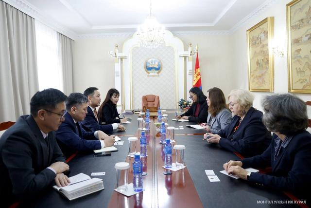 Улсын Их Хурлын дэд дарга Б.Пүрэвдорж Бүгд Найрамдах Франц Улсын болон Европын Холбооны Элчин сайд нарыг хүлээн авч уулзлаа