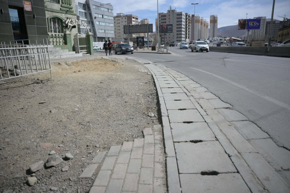 Нарны гүүрээс Баруун дөрвөн зам хүртэлх явган хүний зам, талбайг шинэчилнэ