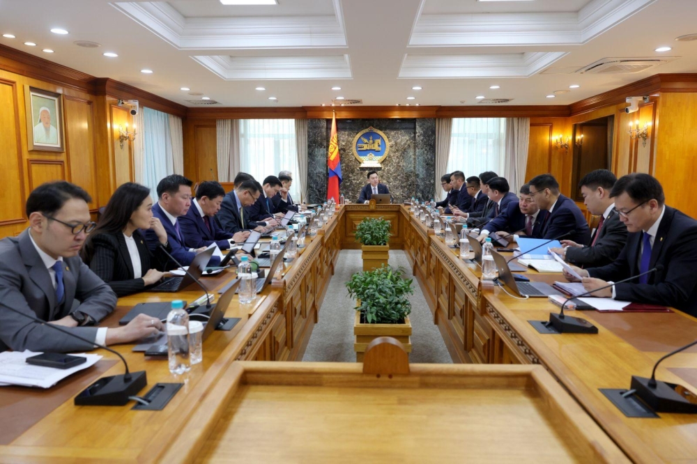 Ерөнхий сайд Н.Учрал эхний шийдвэрээрээ 12100 компанийн дансыг нээлээ