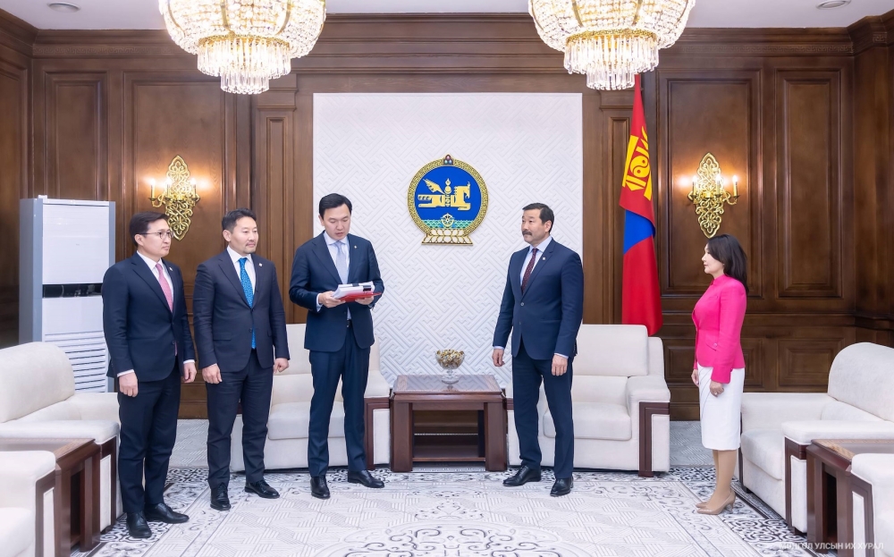 Зөвшөөрлийн тухай хуульд нэмэлт, өөрчлөлт оруулах тухай хуулийн төслийг өргөн мэдүүлэв