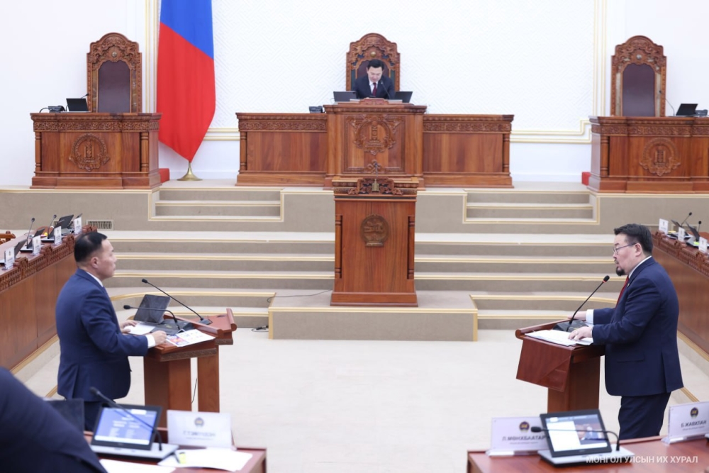 Улсын Их Хурлын асуулгын цагаар гишүүд эдийн засгийн нөхцөл байдлын талаар Ерөнхий сайдаас асуулт асууж, тодруулга авлаа