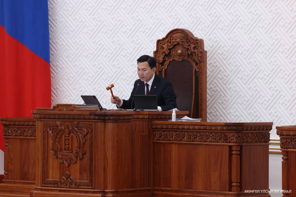 П.Дэлгэрнаранг өөрийнх нь хүсэлтээр Сонгуулийн ерөнхий хорооны дарга, гишүүнээс чөлөөлж, Монголбанкны Ерөнхийлөгчөөр С.Наранцогтыг томилов