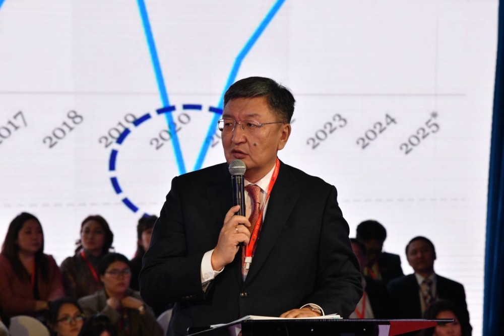 Ерөнхий Нарийн Бичгийн дарга Я.Содбаатар мөрийн хөтөлбөрийн биелэлтийн талаар илтгэл тавив