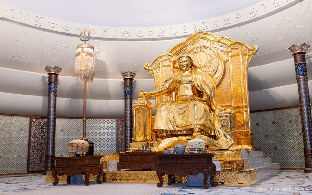 Эзэн Богд Чингис хааны шүтээн, Төрийн тугандаа хүндэтгэл үзүүллээ