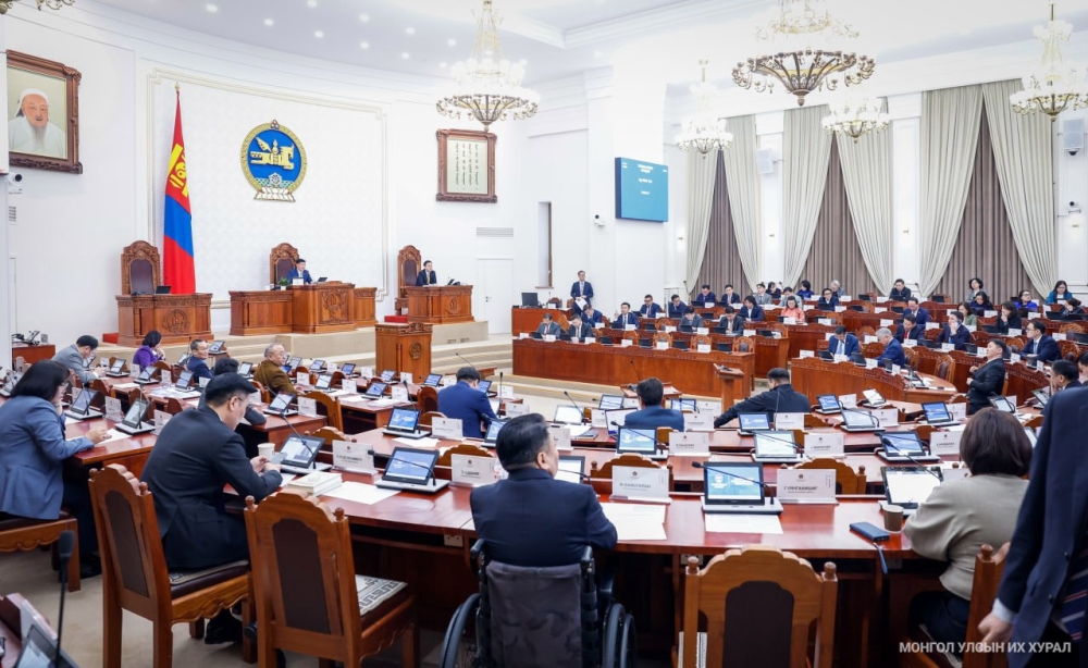 Төсвийн хүрээний мэдэгдэл, төсвийн төсөөлөлтэй хамт мэдүүлсэн төслүүдийг анхны хэлэлцүүлэгт шилжүүлж, Гадаад зээлийн ашиглалт, үр ашгийг нэмэгдүүлэх тухай хуулийн төслийг яаралтай хэлэлцэхийг дэмжив