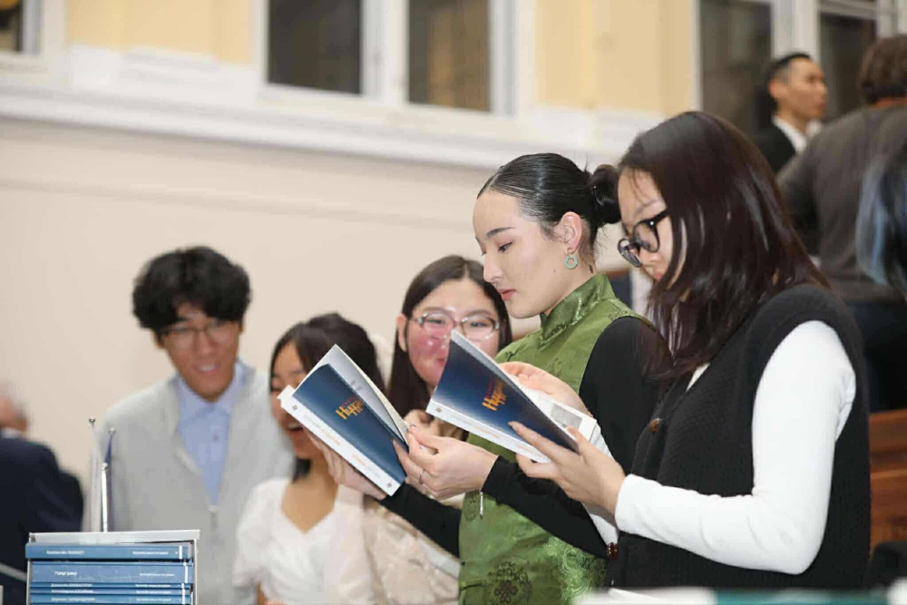 “СҮҮЛЧИЙН НҮҮДЭЛЧИД” ХӨРӨГ НОМЫН НЭЭЛТ УНГАР УЛСЫН БУДАПЕШТ ХОТОД БОЛЛОО