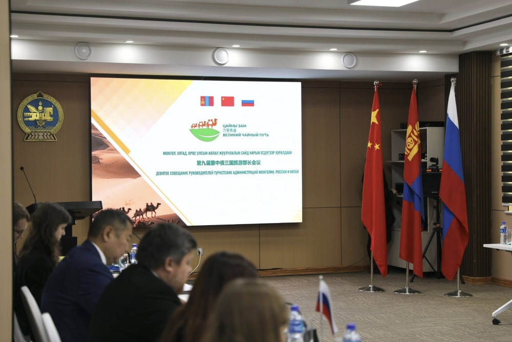 МОНГОЛ, ХЯТАД, ОРОС УЛСЫН АЯЛАЛ ЖУУЛЧЛАЛЫН САЙД НАРЫН ЕСДҮГЭЭР ХУРАЛДААН ЭХЭЛЛЭЭ