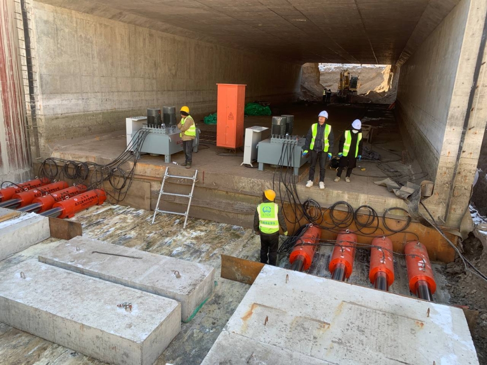 “Хермес” худалдааны төвийн нүхэн гарцыг Монгол Улсад анх удаа түлхэж оруулах технологиор барьж байна