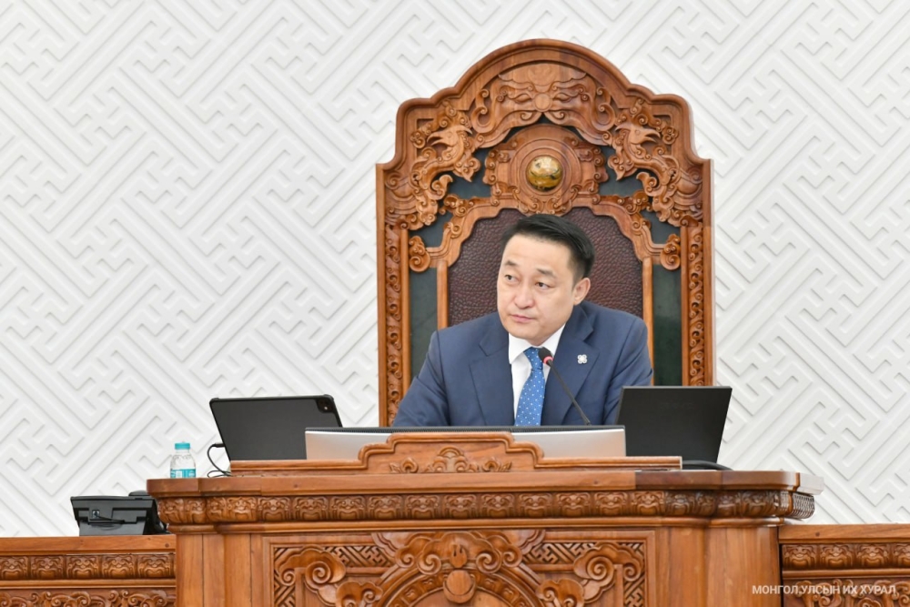 ТЭНГЭРТ МАНДСАН ДАРГЫН ГАЗАРТ ГАГНАГДСАН УХААРАЛ